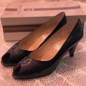 Bruno Magali navy heel